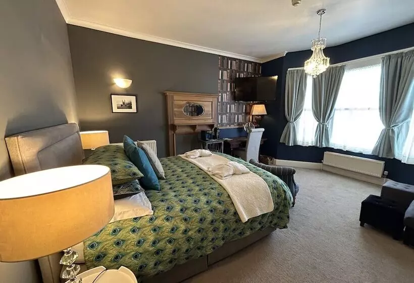 Majatalo Worth House