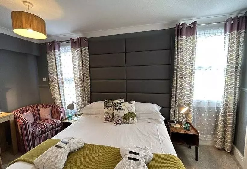 Majatalo Worth House