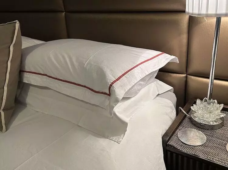 Majatalo Worth House