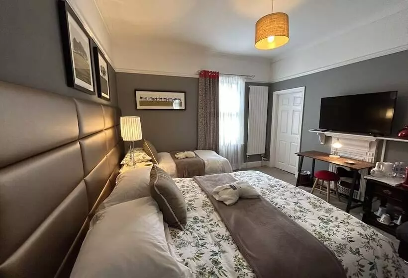 Majatalo Worth House