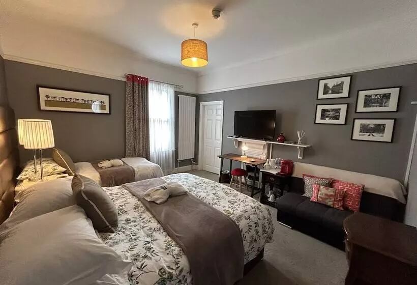 Majatalo Worth House