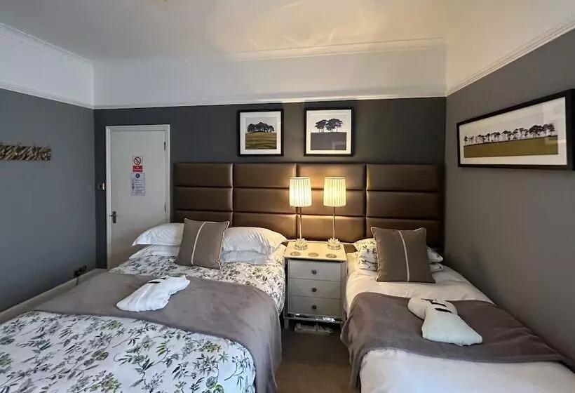 Majatalo Worth House