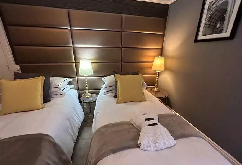 Majatalo Worth House