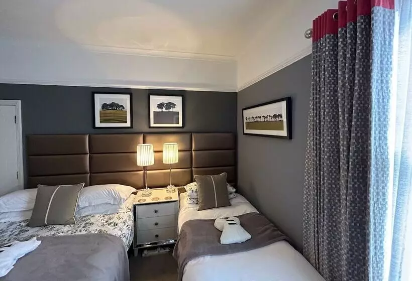 Majatalo Worth House