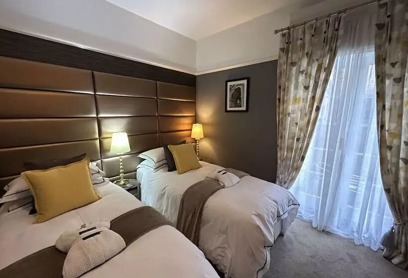 Majatalo Worth House