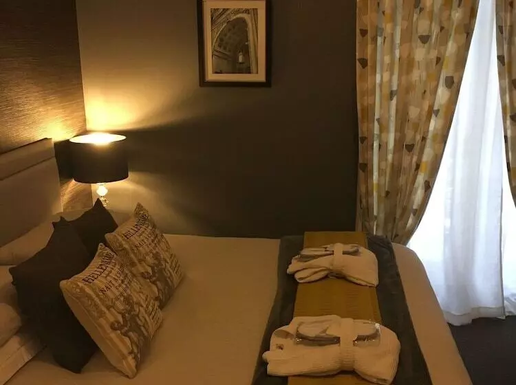 Majatalo Worth House