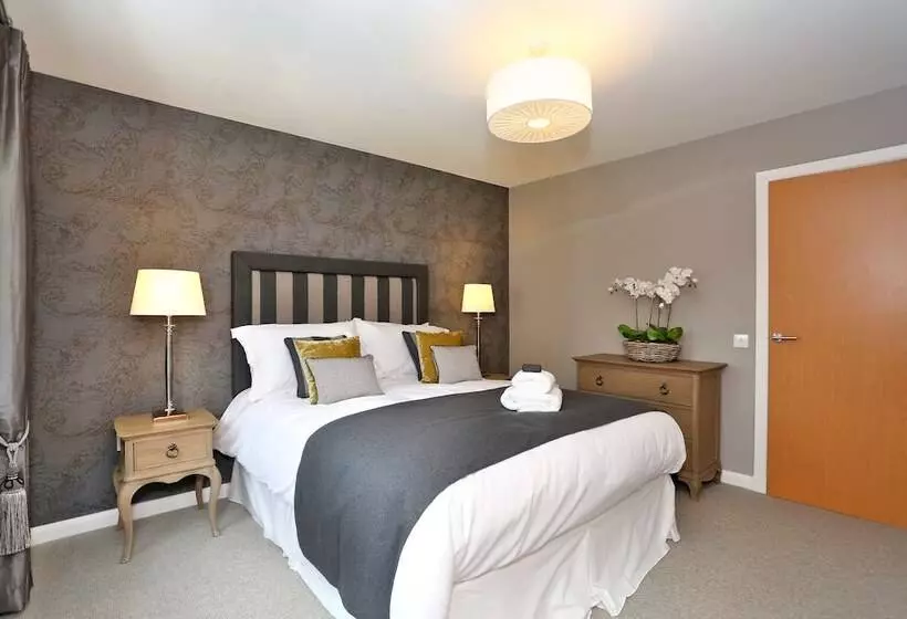 Town & Country Apartments  Priory Park