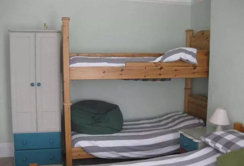 تختخواب و صبحانه Acorns Guest House