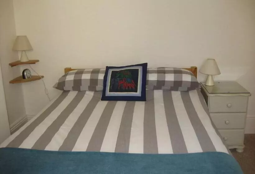 تختخواب و صبحانه Acorns Guest House