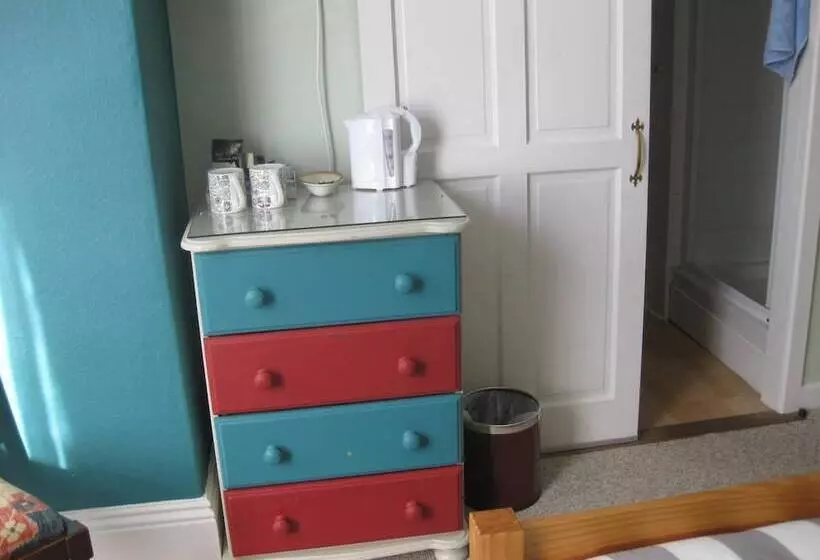 تختخواب و صبحانه Acorns Guest House