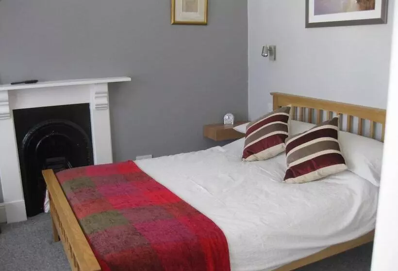 تختخواب و صبحانه Acorns Guest House