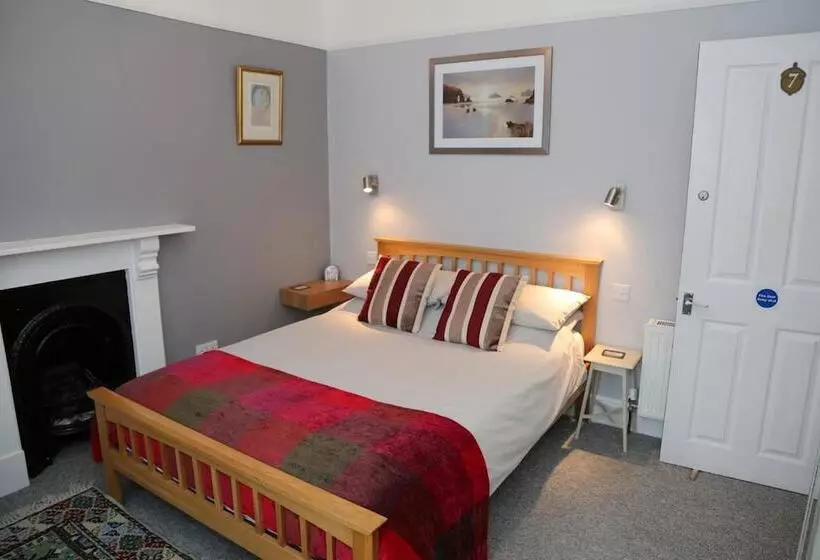 تختخواب و صبحانه Acorns Guest House