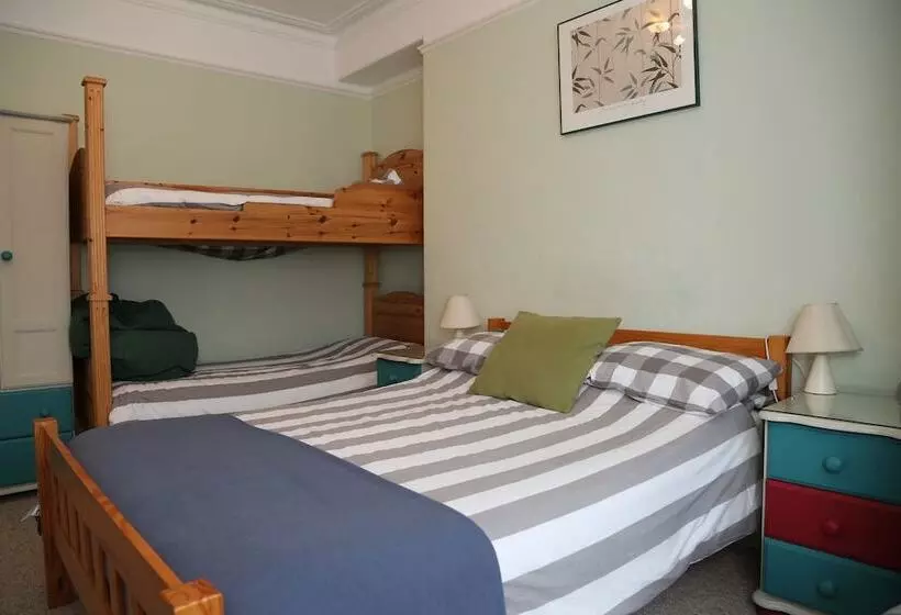 تختخواب و صبحانه Acorns Guest House