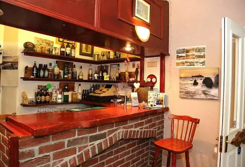 تختخواب و صبحانه Acorns Guest House