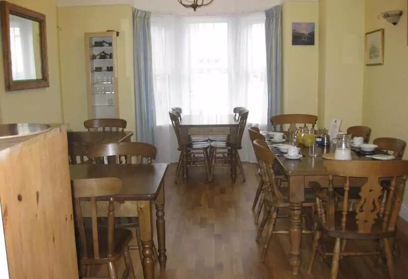 تختخواب و صبحانه Acorns Guest House