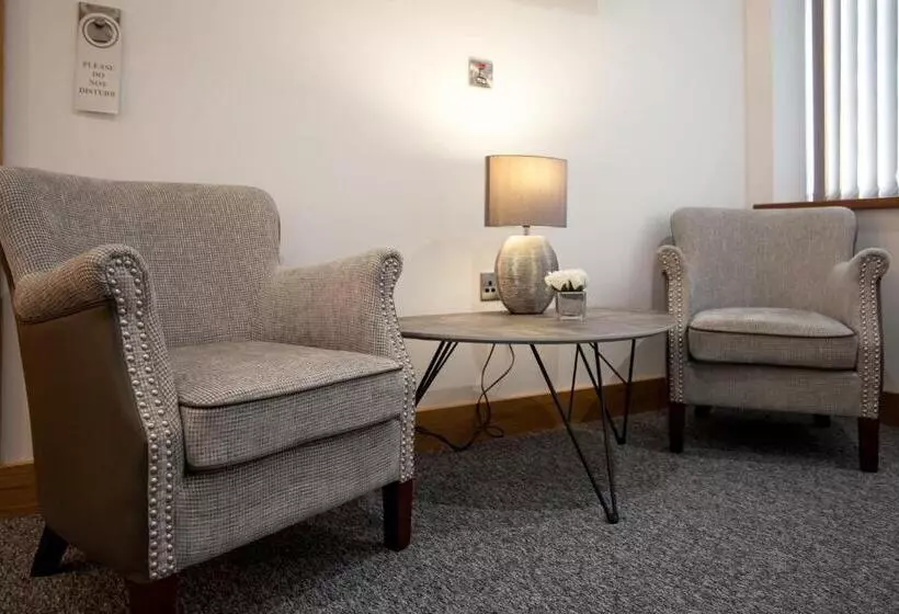 تختخواب و صبحانه All Seasons