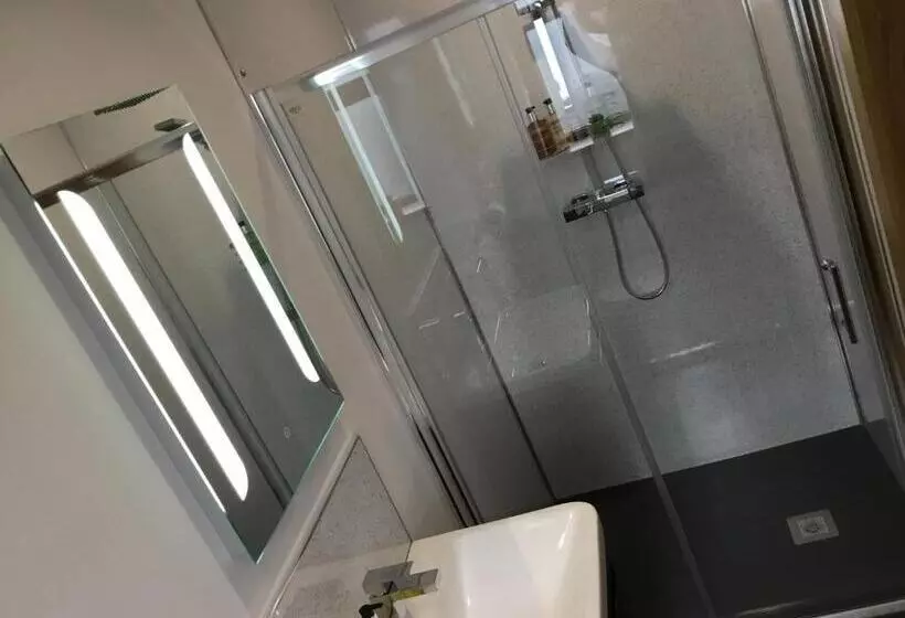 تختخواب و صبحانه All Seasons