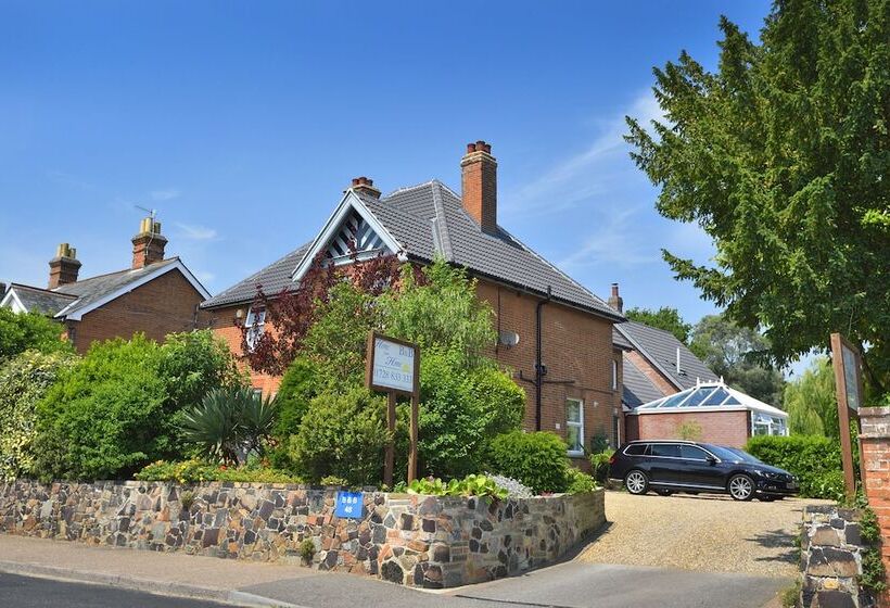 Bed and Breakfast Home From Home Guesthouse