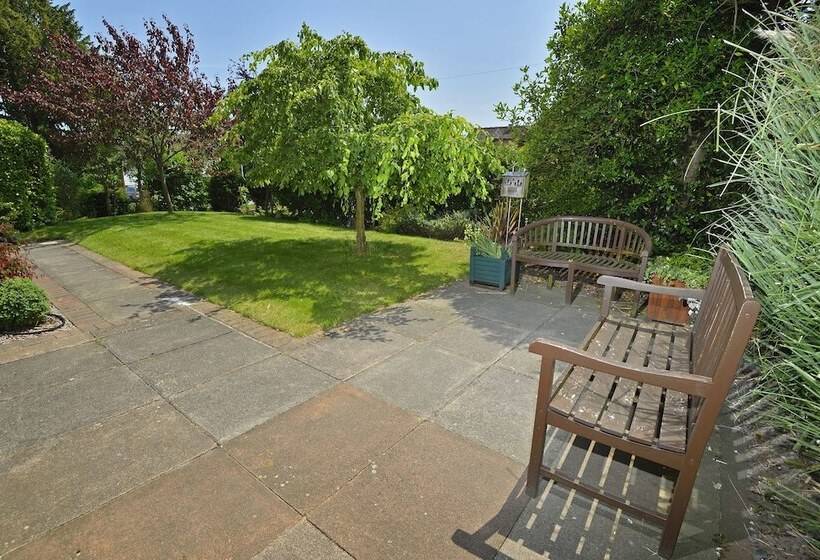 Bed and Breakfast Home From Home Guesthouse