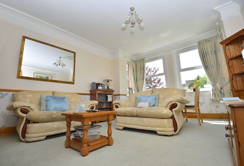 Bed and Breakfast Home From Home Guesthouse