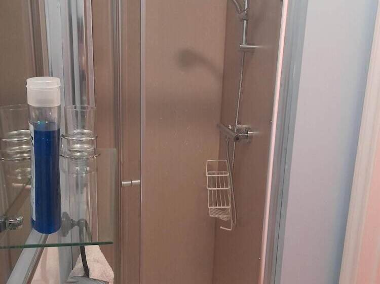 Bed and Breakfast Home From Home Guesthouse