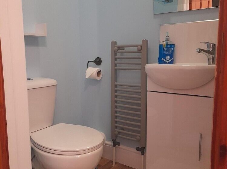 Bed and Breakfast Home From Home Guesthouse