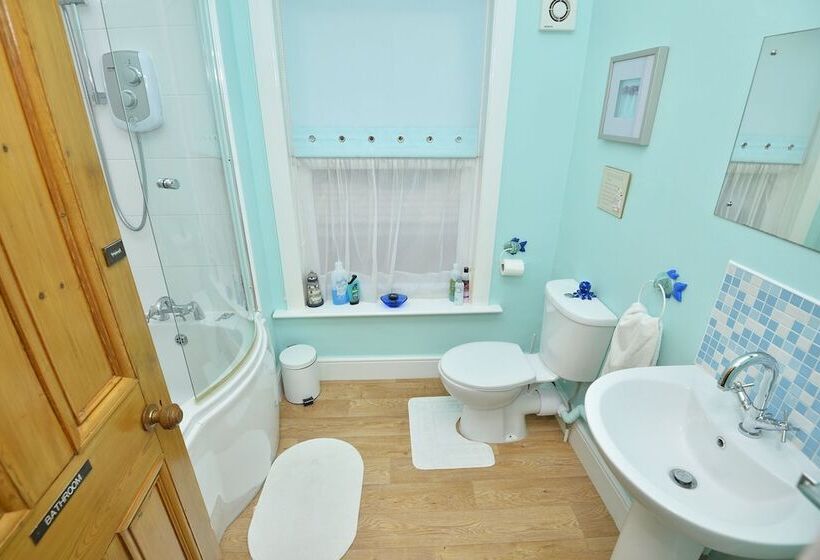 Bed and Breakfast Home From Home Guesthouse