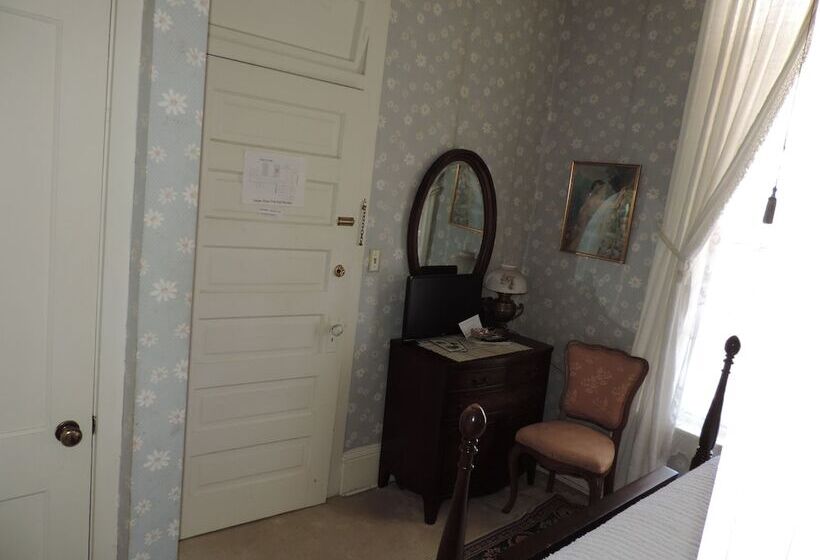 Franklin Terrace Bed And Breakfast