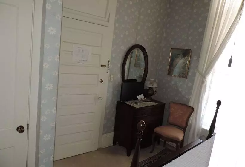 Franklin Terrace Bed And Breakfast