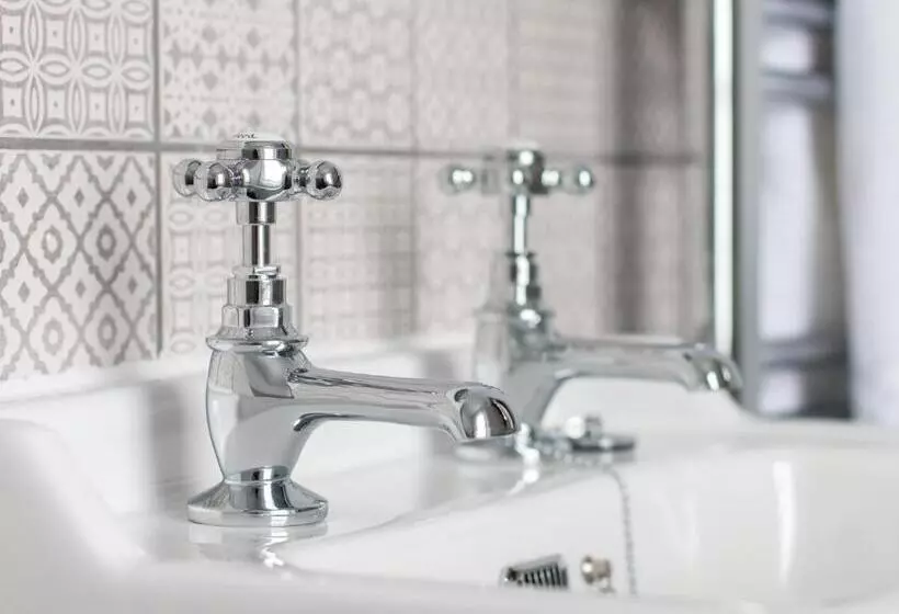 Hostal The Cornish Arms