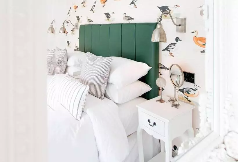 Hostal The Cornish Arms