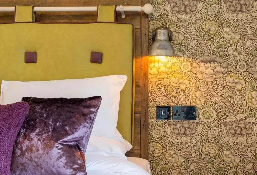 Hostal The Cornish Arms