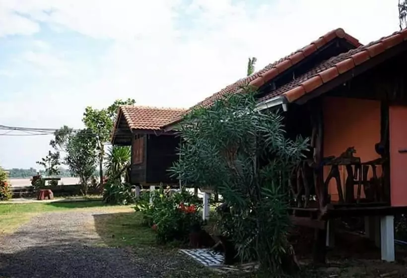 ホテル Baanpakrimklong Sukhamon Homestay & Resort
