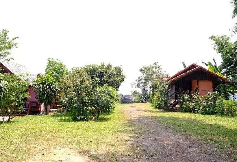ホテル Baanpakrimklong Sukhamon Homestay & Resort