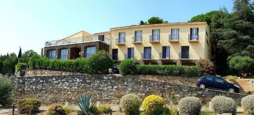 هتل Hôtel Ambeille
