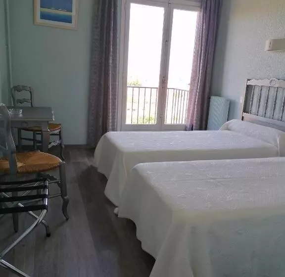 هتل Hôtel Ambeille
