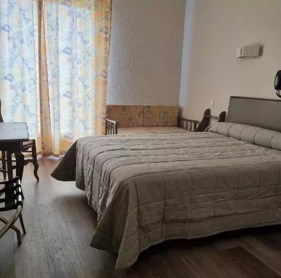 هتل Hôtel Ambeille