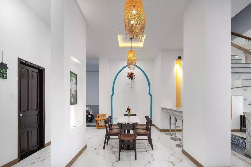 Phuong Dong Hotel And Apartment