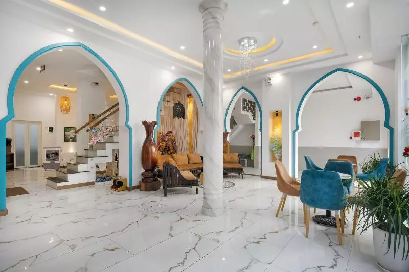 Phuong Dong Hotel And Apartment