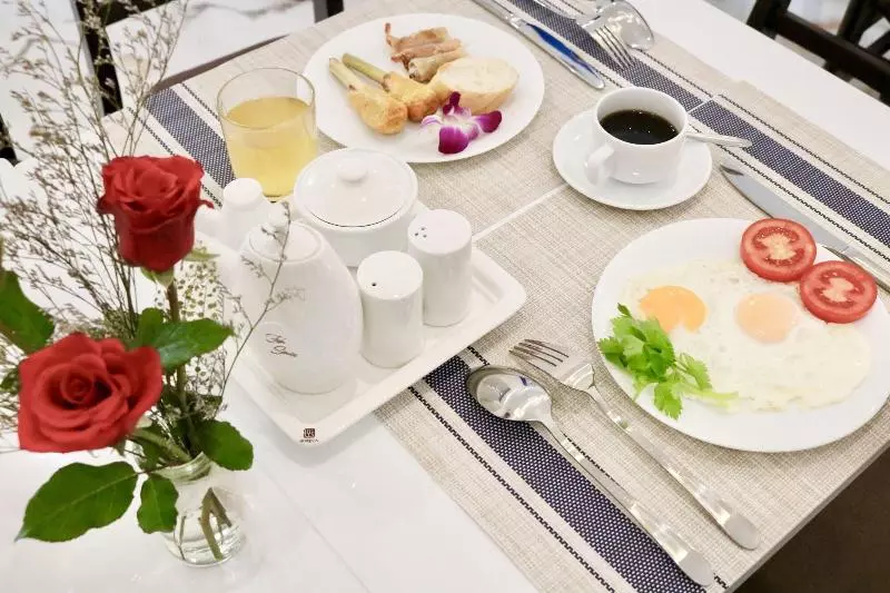 Phuong Dong Hotel And Apartment