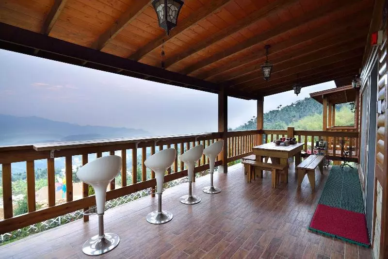 پانسیون Sitou Flora's House B&B