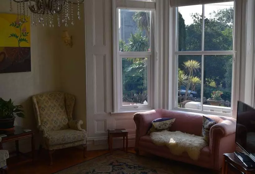تختخواب و صبحانه Elmswood House