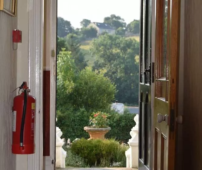 تختخواب و صبحانه Elmswood House
