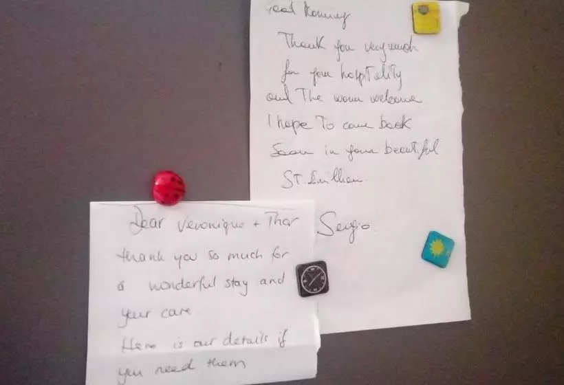 تختخواب و صبحانه La Petite Madeleine