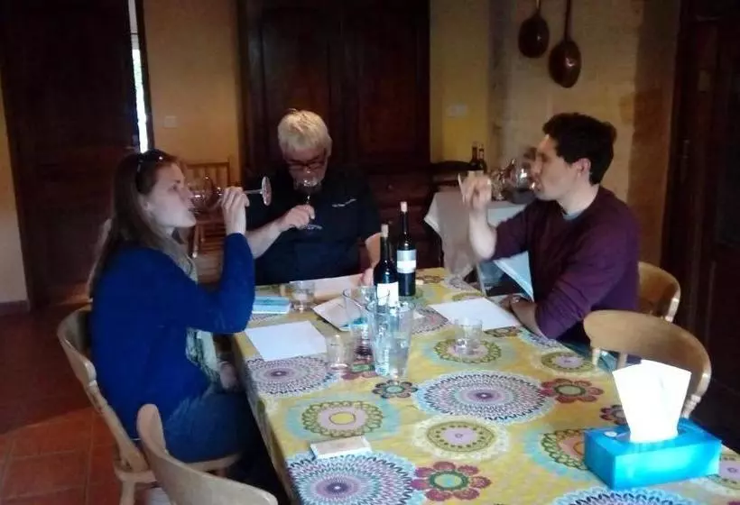 تختخواب و صبحانه La Petite Madeleine