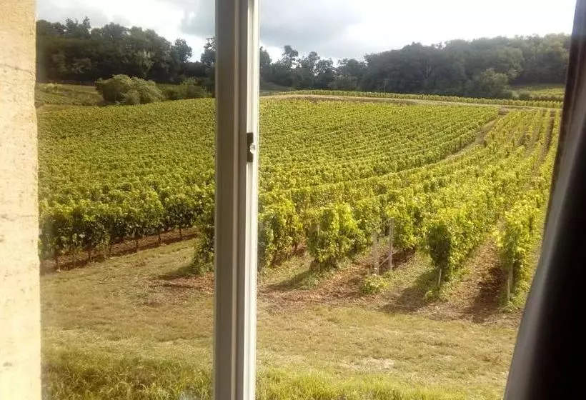 تختخواب و صبحانه La Petite Madeleine