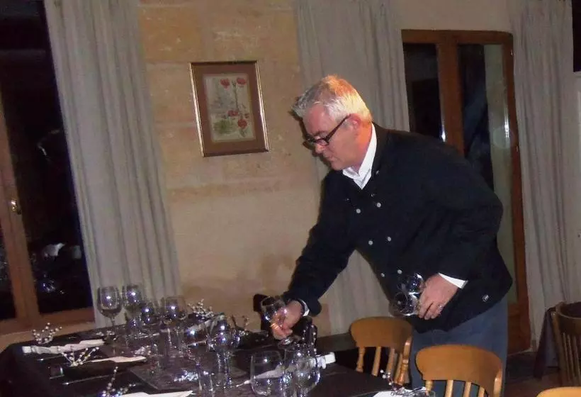 تختخواب و صبحانه La Petite Madeleine