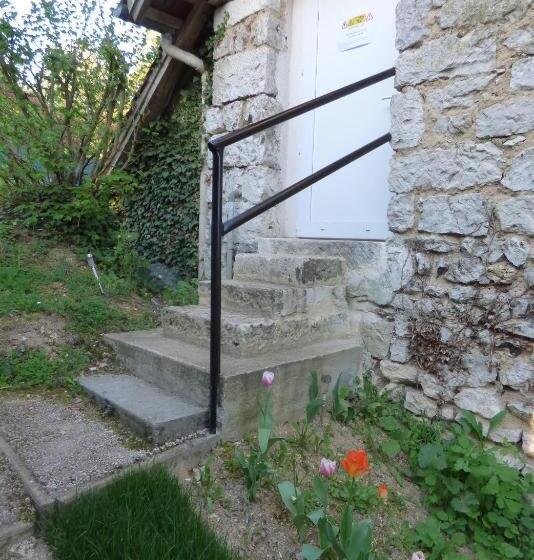 تختخواب و صبحانه L'étable Givernoise