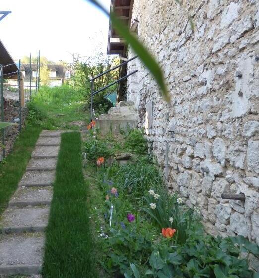 تختخواب و صبحانه L'étable Givernoise