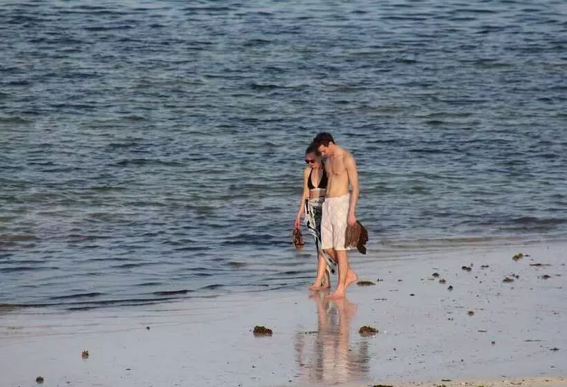 Hotelli Isla Bonita Zanzibar Beach Resort